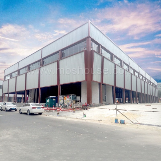 construção industrial nova do armazém da estrutura de aço clara do projeto